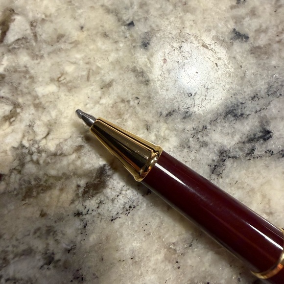 Montblanc Burgundy and Gold rollerball pen
New in box - Picture 4 of 5